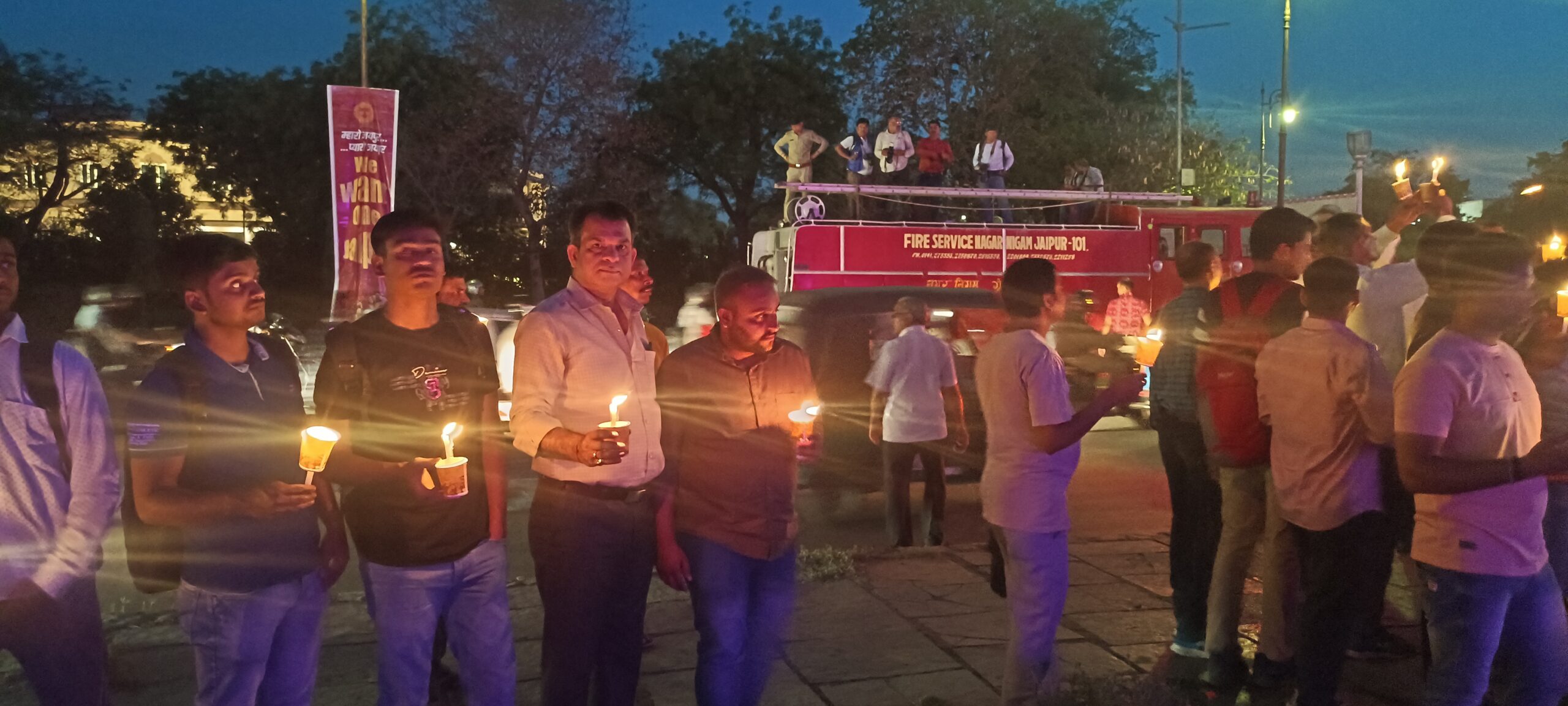 जयपुर को एक रखने के लिए कैंडल मार्च