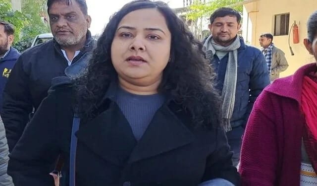 राजस्थान : जमानत पर रिहा होते ही निलंबित अधिकारी दिव्या मित्तल अन्य मामले में गिरफ्तार राजस्थान : जमानत पर रिहा होते ही निलंबित अधिकारी दिव्या मित्तल अन्य मामले में गिरफ्तार