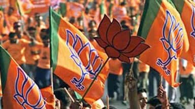 परिवर्तन यात्रा के बाद भाजपा कर सकती है प्रत्याशियों की घोषणा परिवर्तन यात्रा के बाद भाजपा कर सकती है प्रत्याशियों की घोषणा