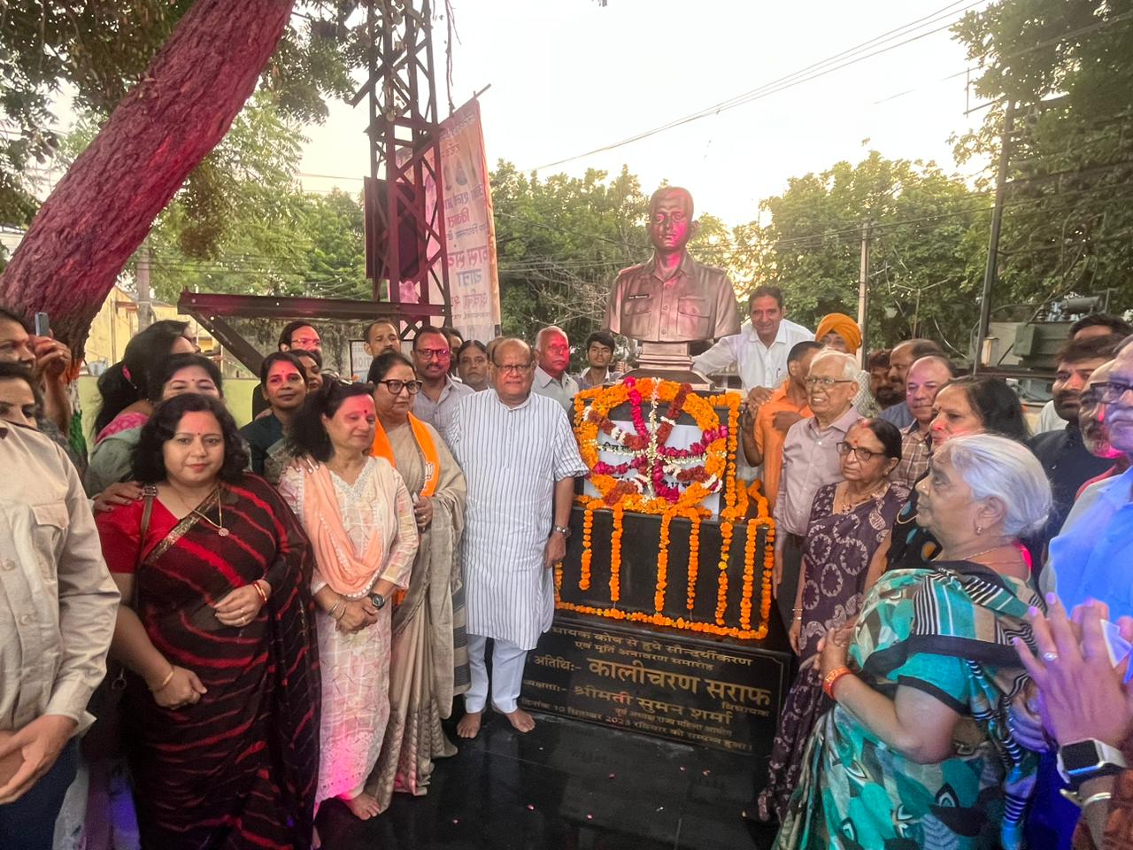 विधायक कालीचरण सराफ ने मालवीय नगर में विधायक कोष से कारगिल योद्धा कैप्टन अमित भारद्वाज समाधि स्थल पर सौंदर्यीकरण कार्य एवं मूर्ति का अनावरण किया विधायक कालीचरण सराफ ने मालवीय नगर में विधायक कोष से कारगिल योद्धा कैप्टन अमित भारद्वाज समाधि स्थल पर सौंदर्यीकरण कार्य एवं मूर्ति का अनावरण किया