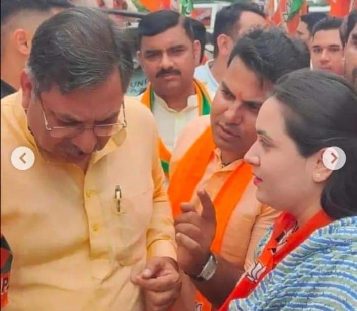 पार्षद व बड़ी नेता बनने की चाह में शहर के प्रसिद्ध डॉक्टर से रंगदारी करने वाली खुशी चेलानी रखती थी भाजपा पदाधिकारीयो से संपर्क पार्षद व बड़ी नेता बनने की चाह में शहर के प्रसिद्ध डॉक्टर से रंगदारी करने वाली खुशी चेलानी रखती थी भाजपा पदाधिकारीयो से संपर्क