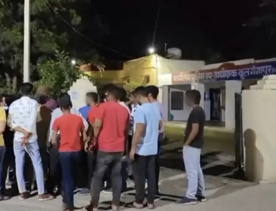 भीलवाड़ा फिर शर्मसार एक युवती का गैंगरेप पुलिस ने नग्न स्थिति में बैनर में लपेटा भीलवाड़ा फिर शर्मसार एक युवती का गैंगरेप पुलिस ने नग्न स्थिति में बैनर में लपेटा