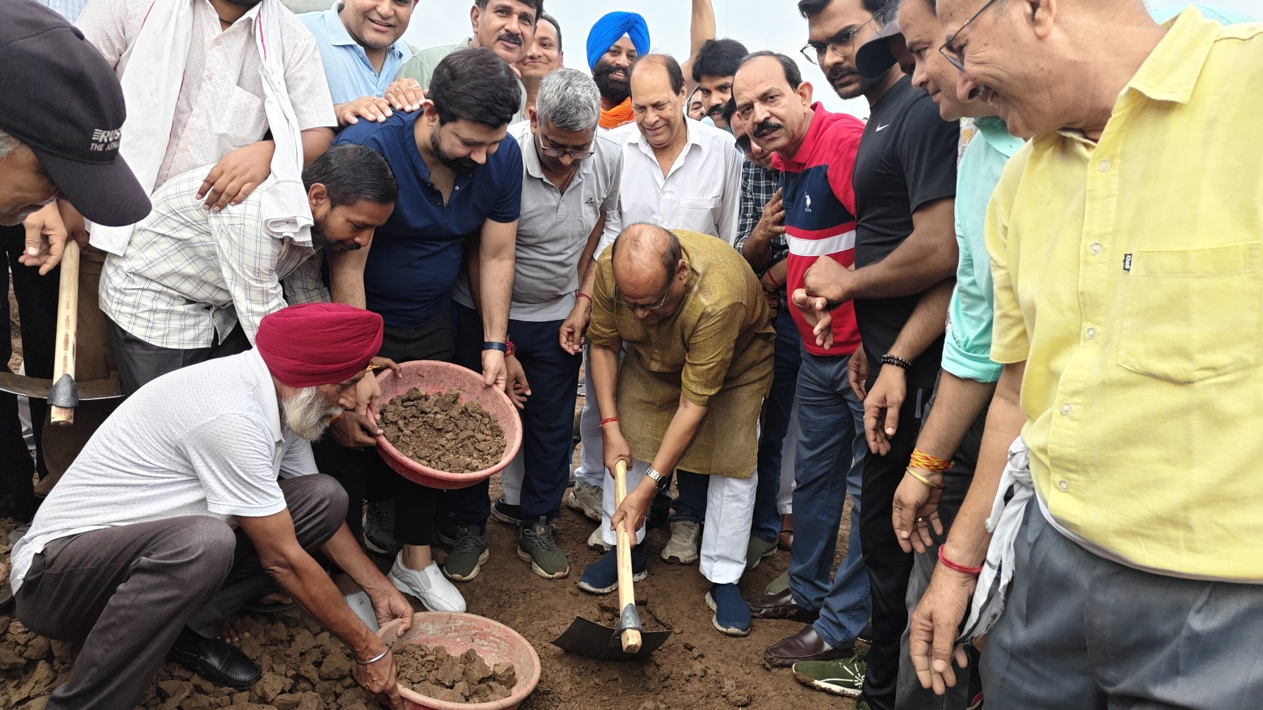 वंदे गंगा जल संरक्षण जन अभियान के अंतर्गत जयपुर के रामगढ़ बांध पहुंचे मालवीय नगर विधानसभा के कार्यकर्ता विधायक सराफ ने किया श्रमदान वंदे गंगा जल संरक्षण जन अभियान के अंतर्गत जयपुर के रामगढ़ बांध पहुंचे मालवीय नगर विधानसभा के कार्यकर्ता विधायक सराफ ने किया श्रमदान